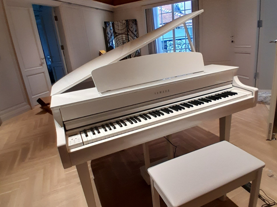 Cận cảnh YAMAHA CLP-765GP WH tại Piano House